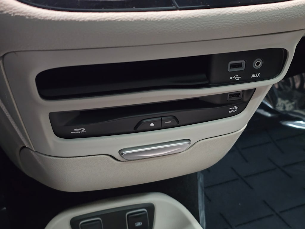 Thumbnail: 2018 Chrysler Pacifica - 24