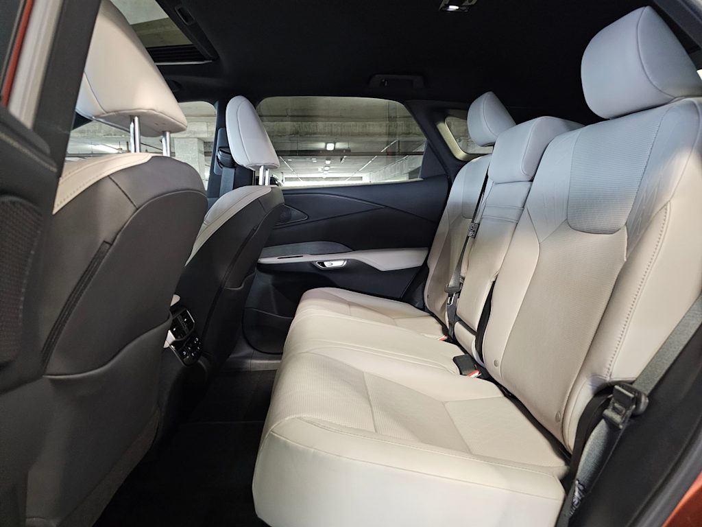 2023 Lexus RX 350 - Photo 12