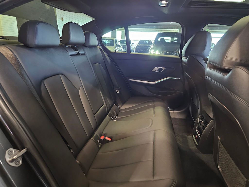 Thumbnail: 2021 BMW 3 Series - 34
