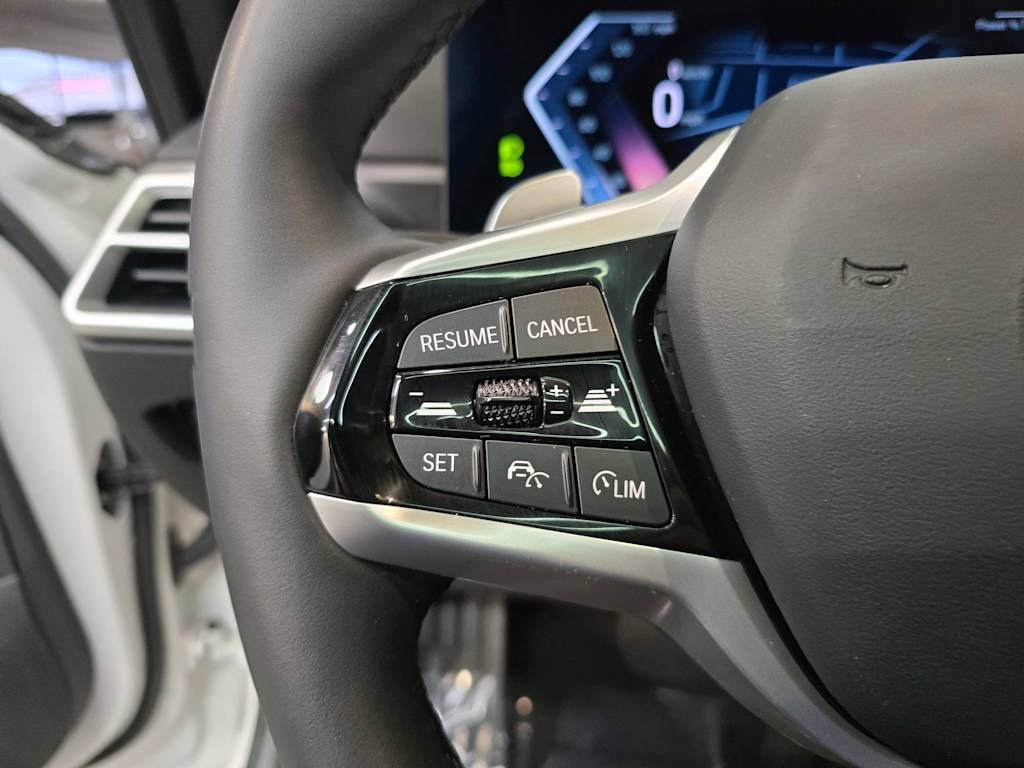 Thumbnail: 2025 BMW 3 Series - 25