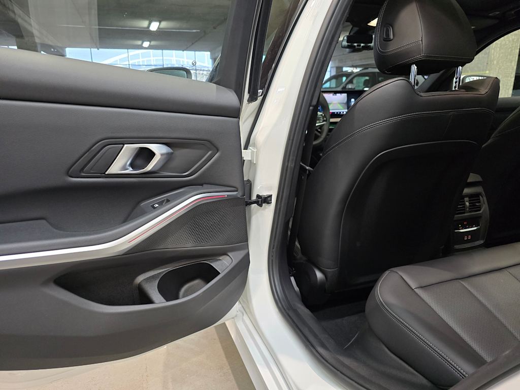 Thumbnail: 2025 BMW 3 Series - 30