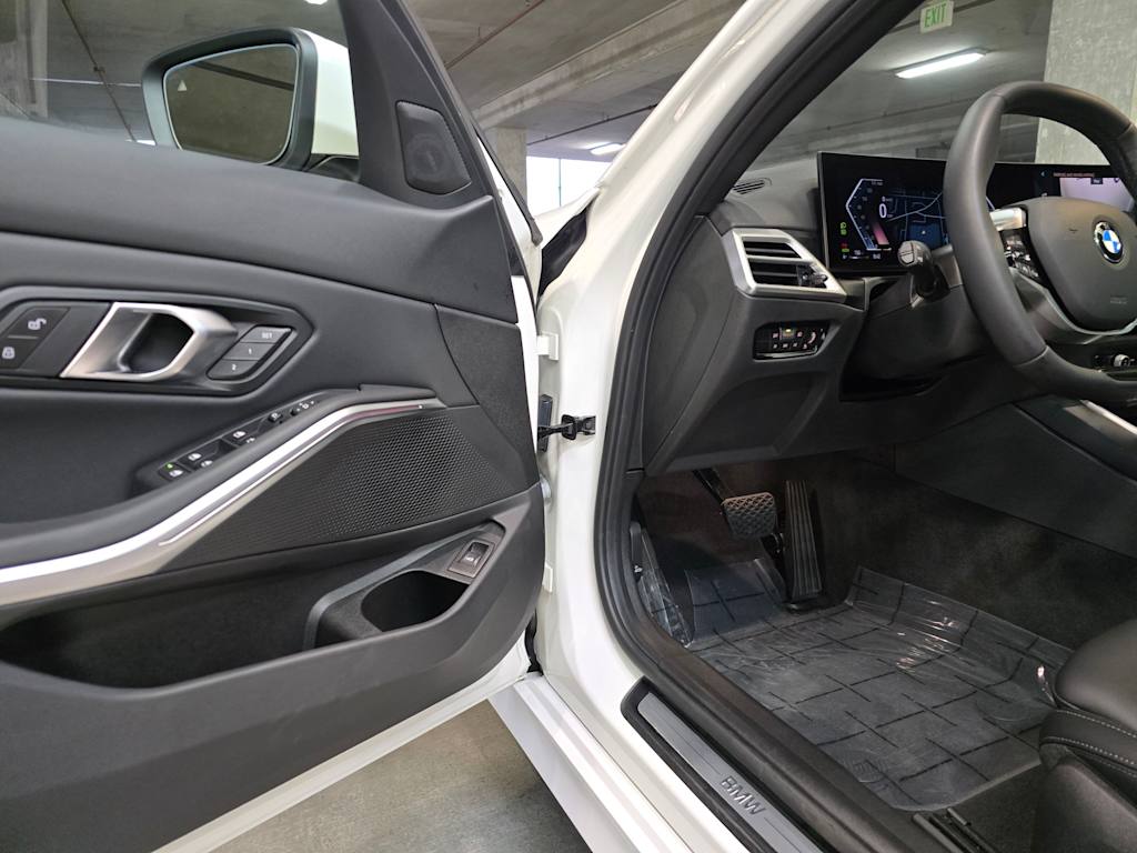 Thumbnail: 2025 BMW 3 Series - 13