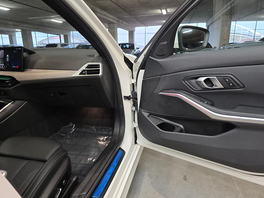 Thumbnail: 2025 BMW 3 Series - 33