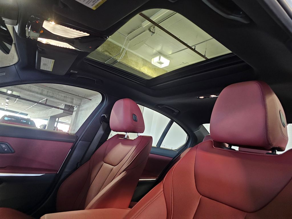 Thumbnail: 2025 BMW 3 Series - 38