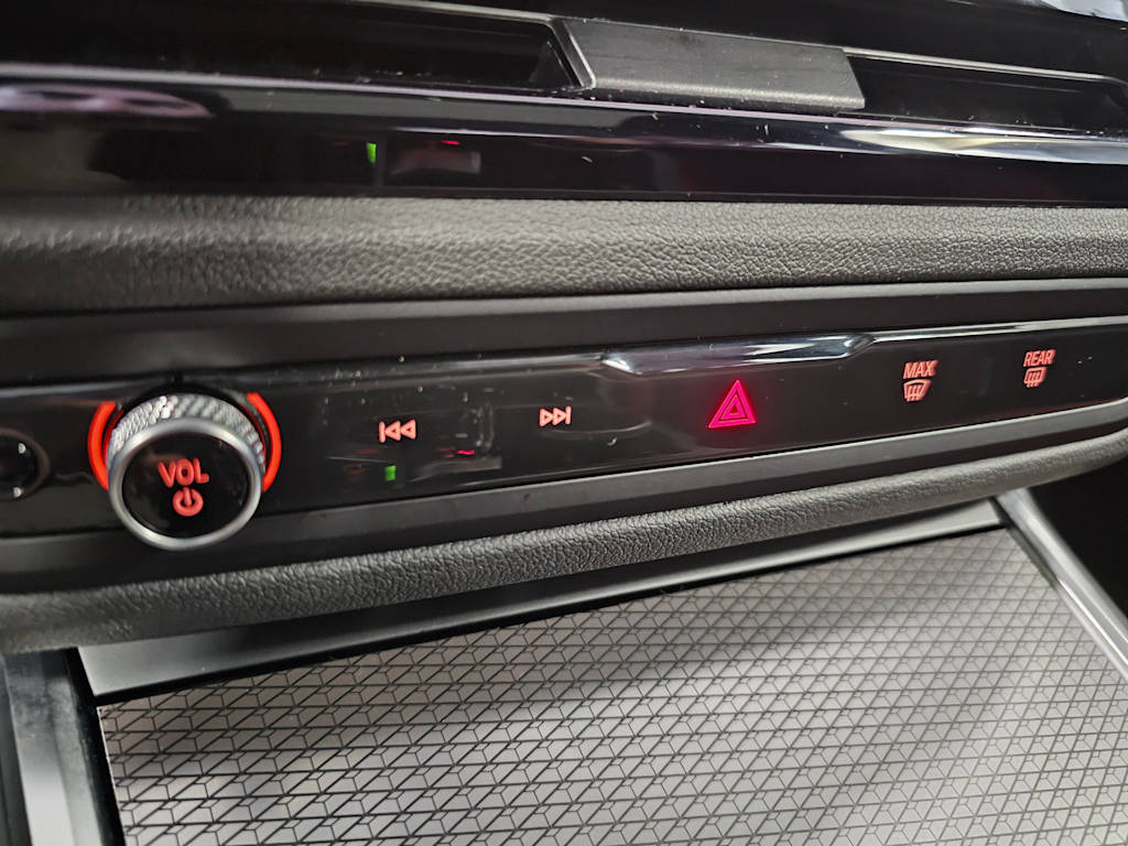 Thumbnail: 2025 BMW 3 Series - 27