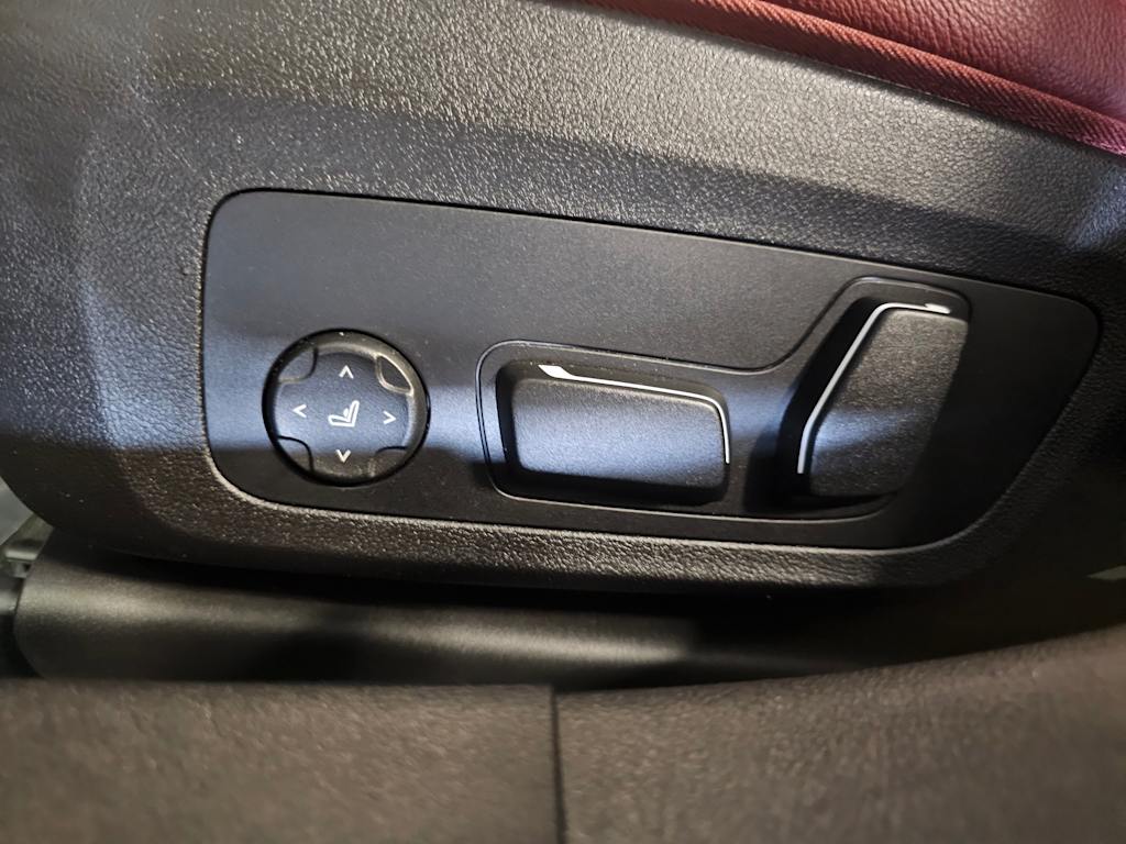 Thumbnail: 2025 BMW 3 Series - 36