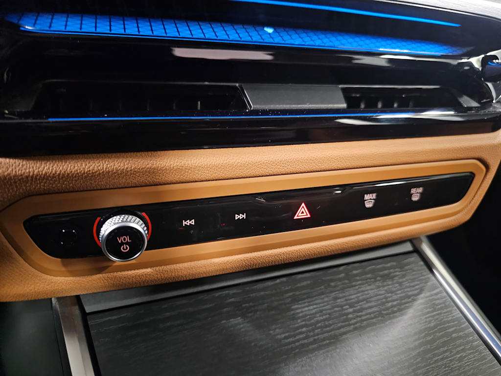 Thumbnail: 2025 BMW 3 Series - 26