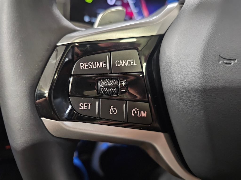 Thumbnail: 2025 BMW 3 Series - 28