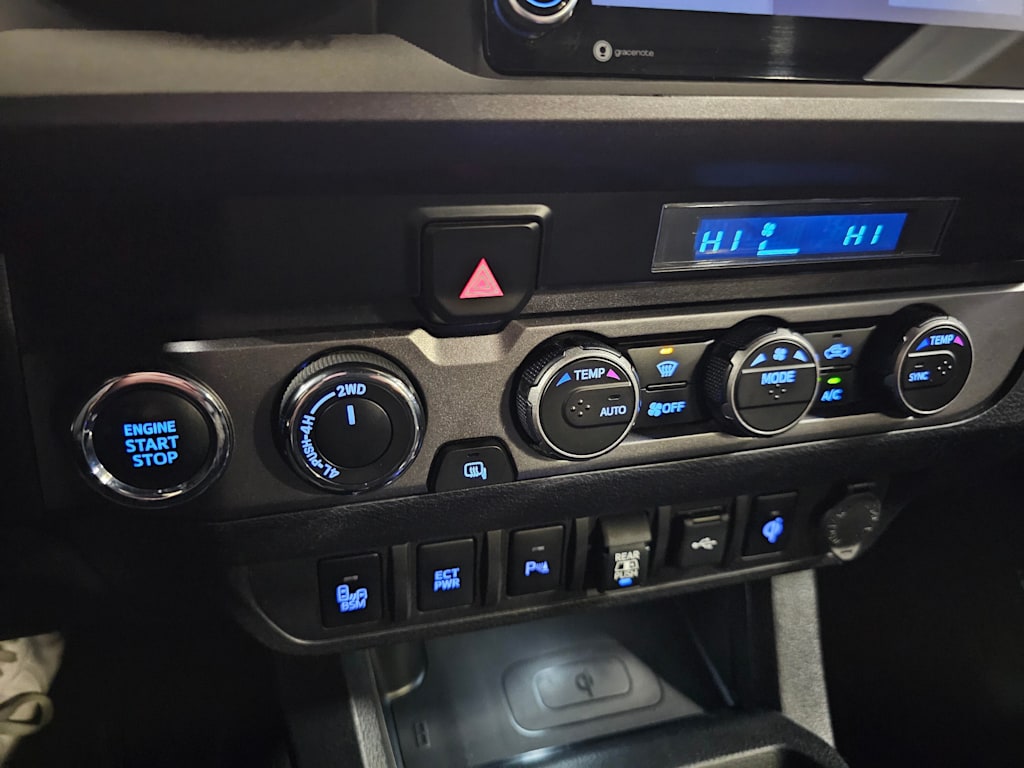 Thumbnail: 2021 Toyota Tacoma - 26
