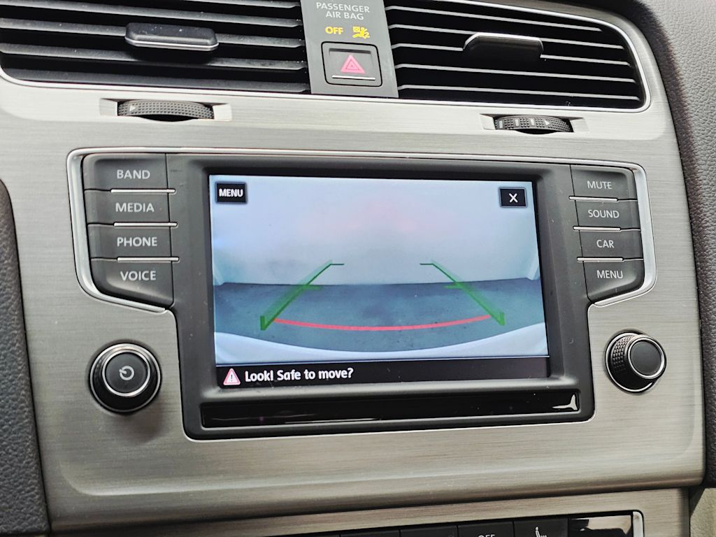 Thumbnail: 2017 Volkswagen Golf - 21