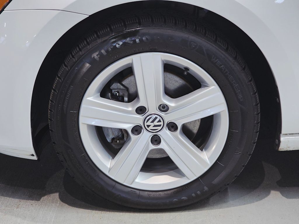 Thumbnail: 2017 Volkswagen Golf - 7