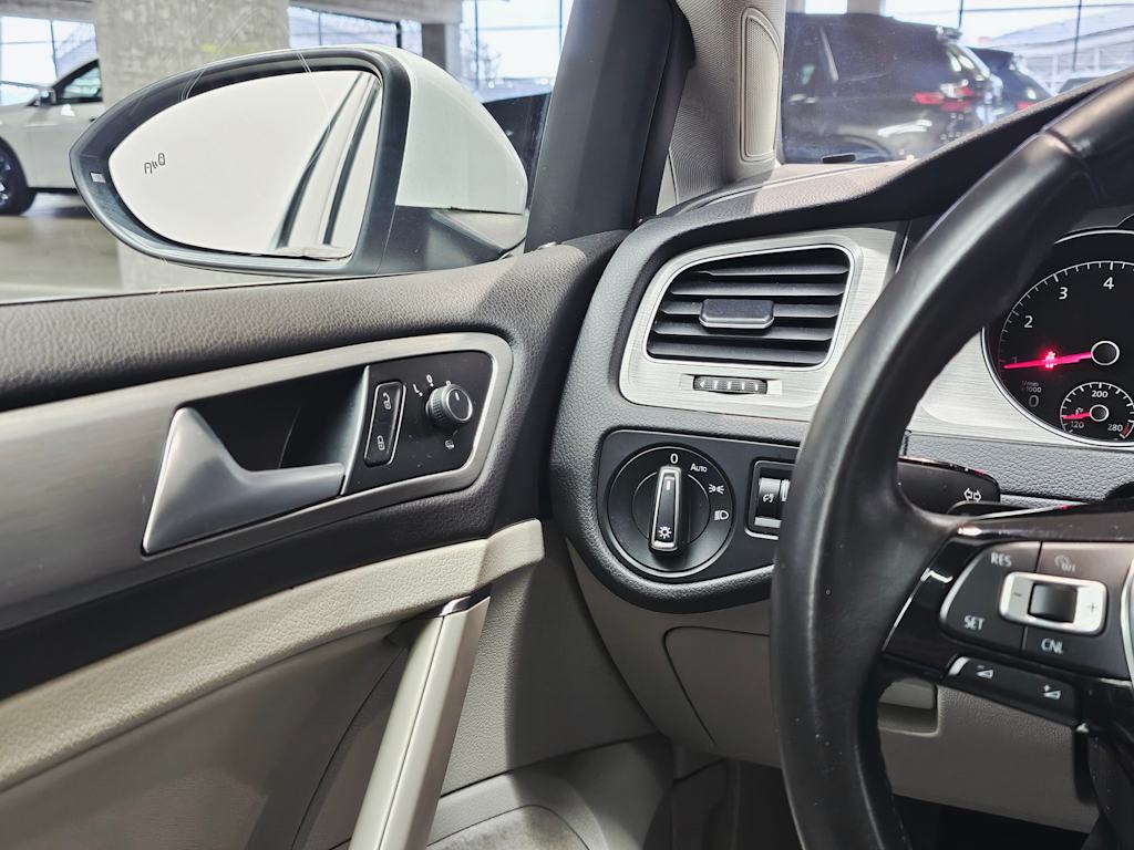 Thumbnail: 2017 Volkswagen Golf - 27