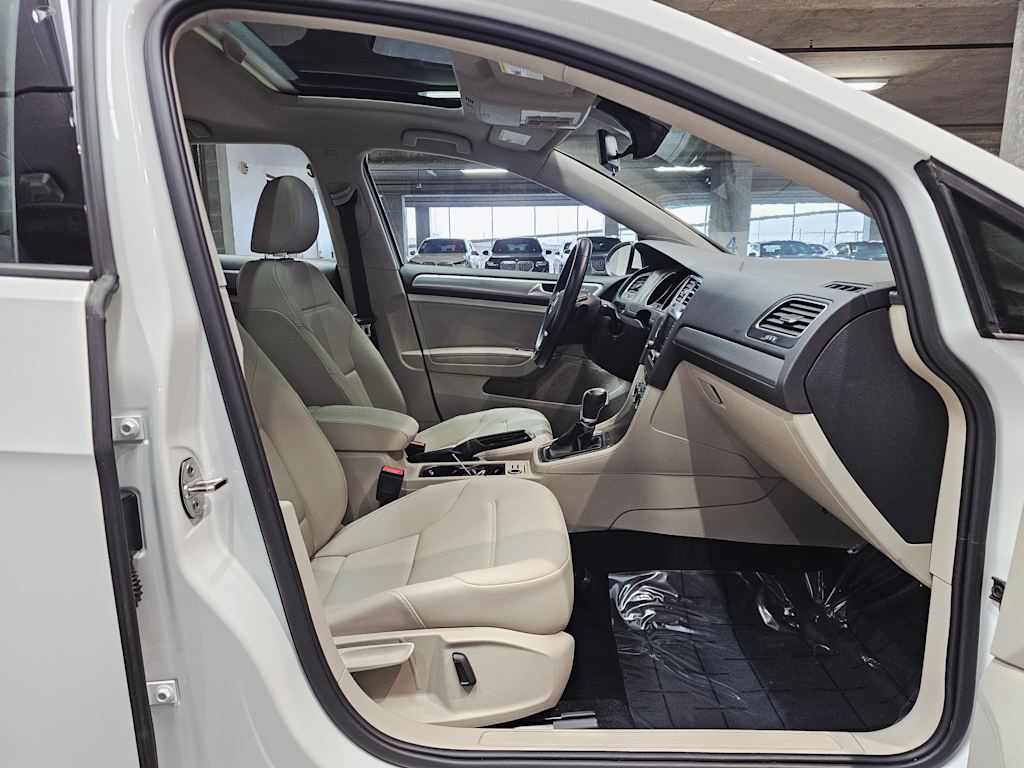 Thumbnail: 2017 Volkswagen Golf - 11