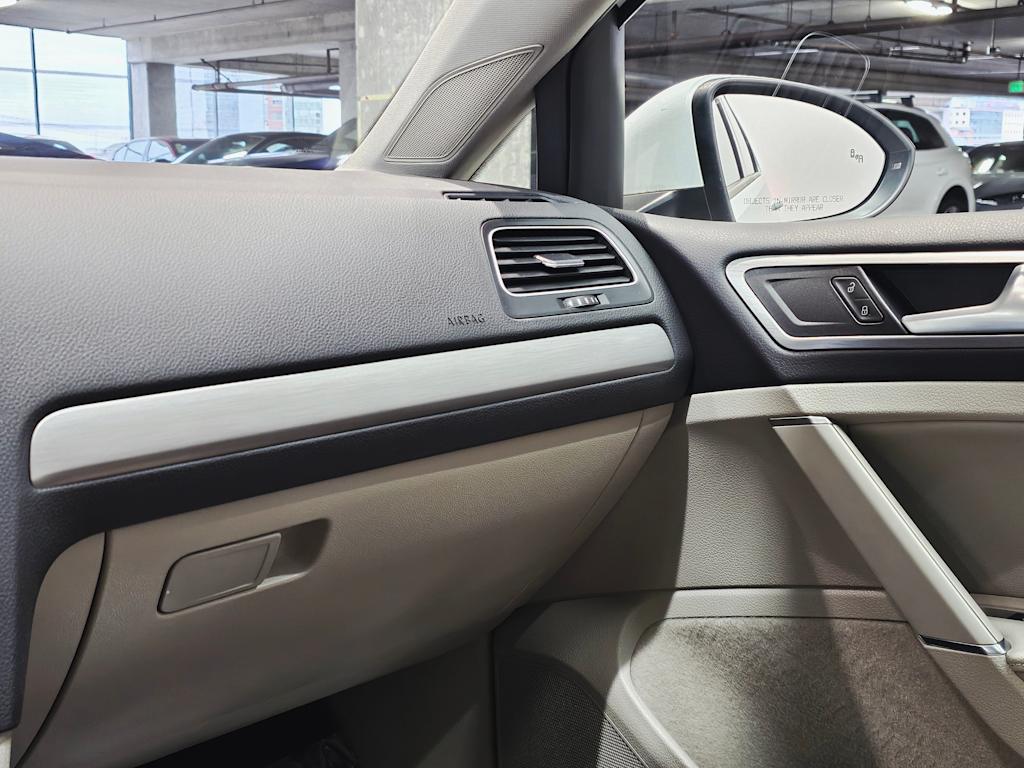 Thumbnail: 2017 Volkswagen Golf - 25