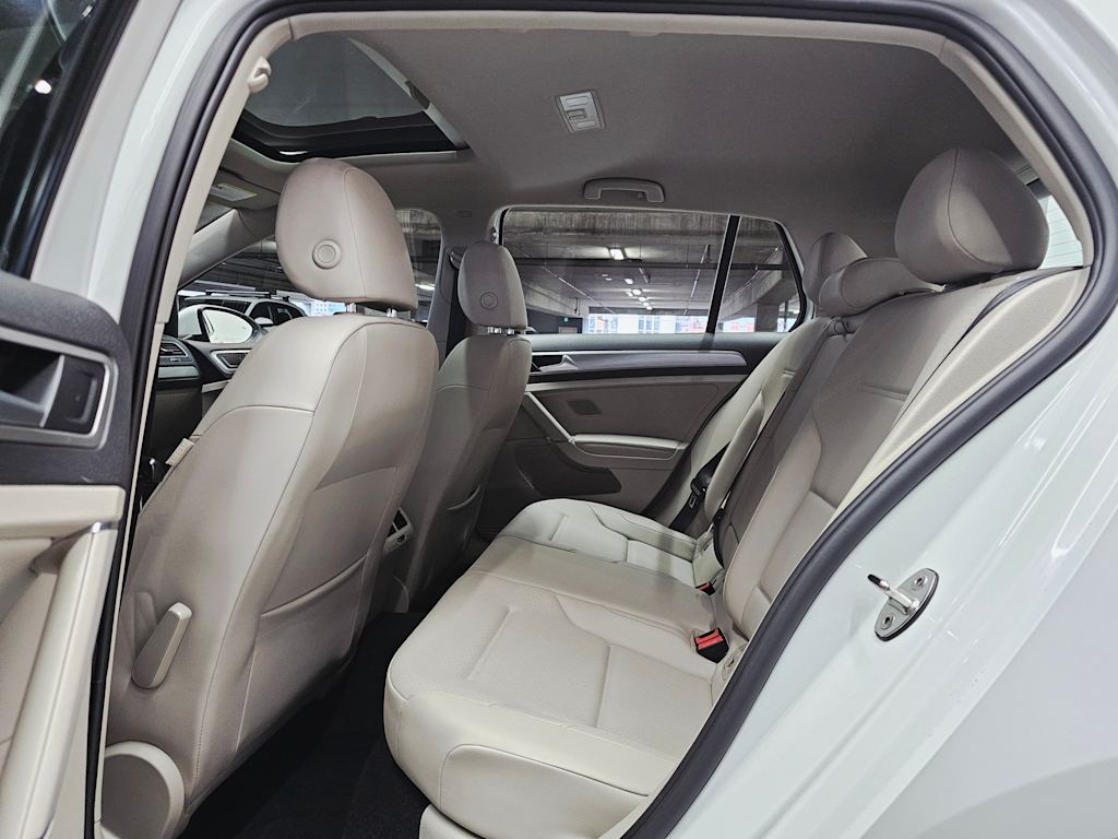 Thumbnail: 2017 Volkswagen Golf - 12