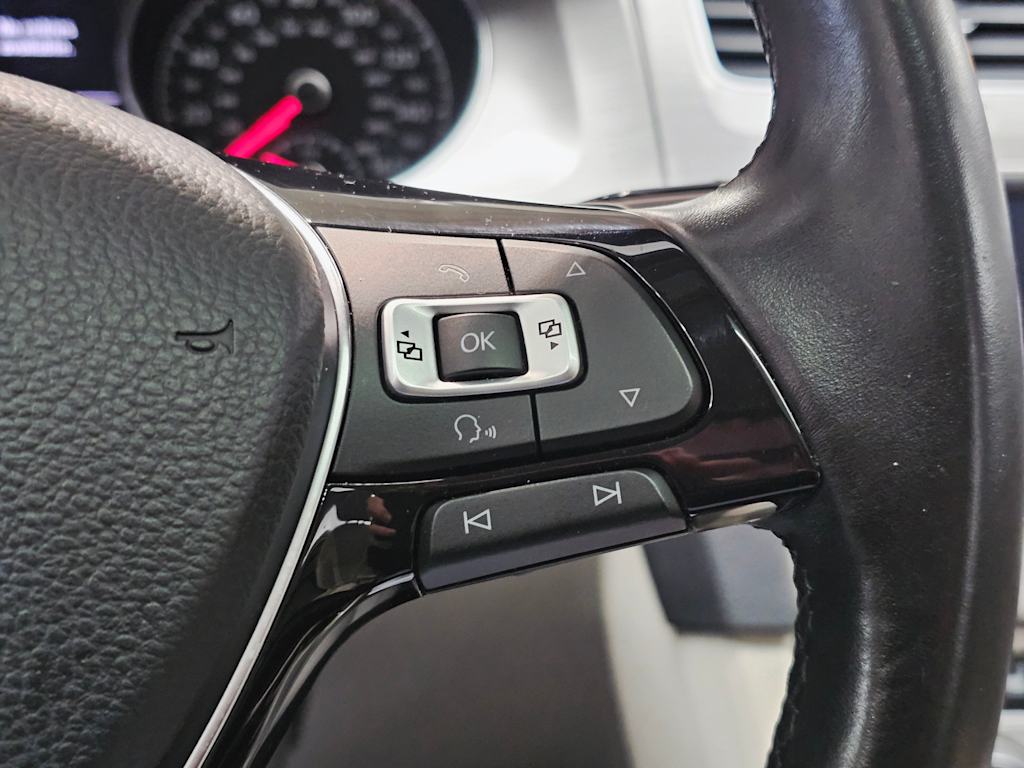 Thumbnail: 2017 Volkswagen Golf - 20