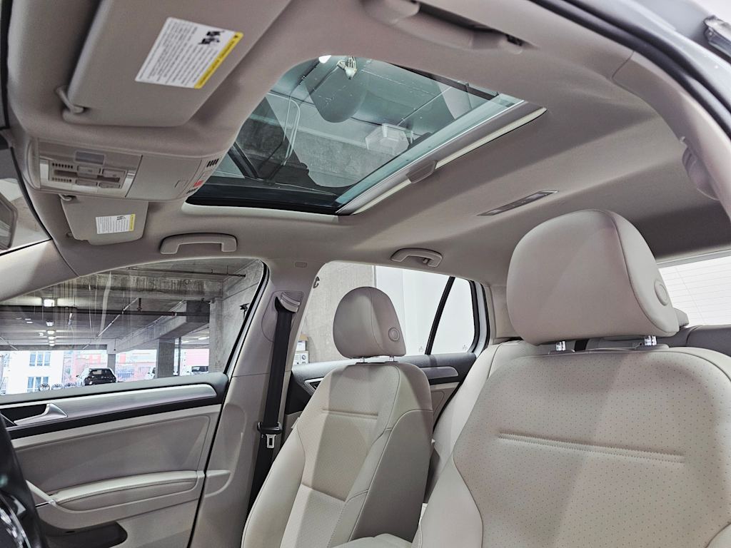 Thumbnail: 2017 Volkswagen Golf - 28