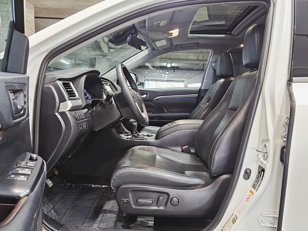 Thumbnail: 2019 Toyota Highlander - 10