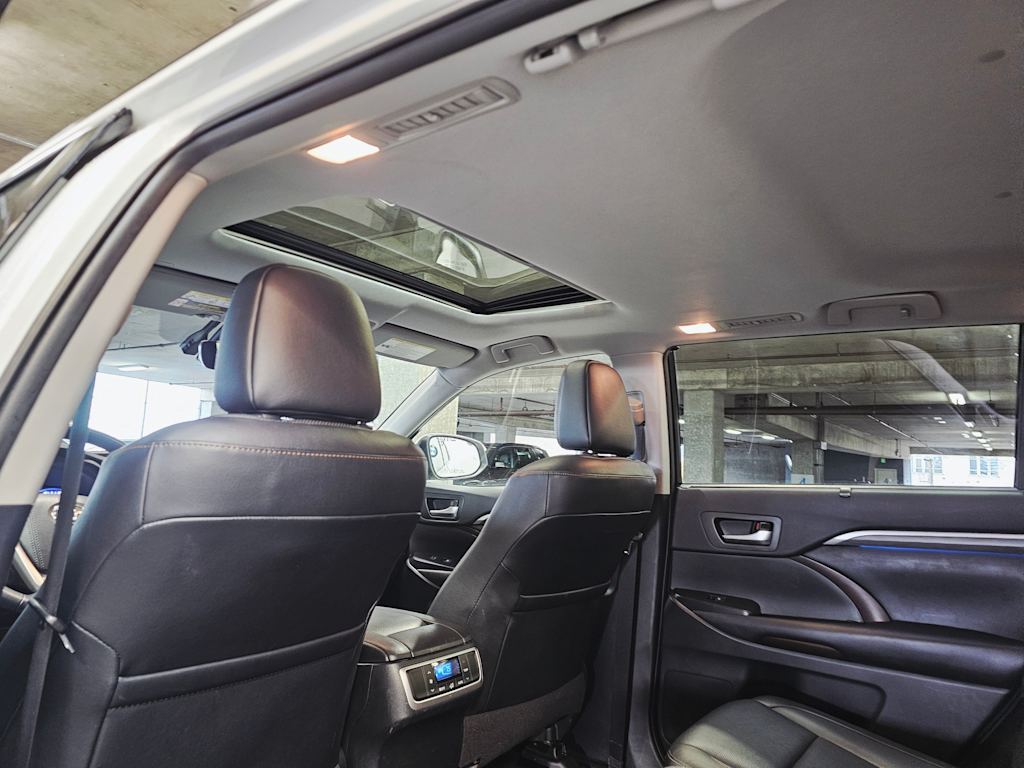 Thumbnail: 2019 Toyota Highlander - 29