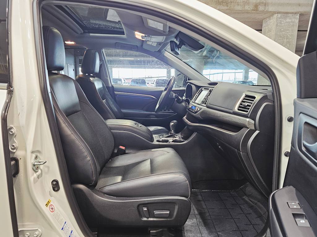 Thumbnail: 2019 Toyota Highlander - 11