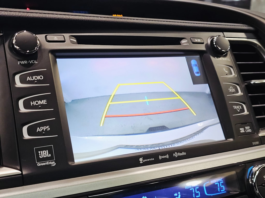 Thumbnail: 2019 Toyota Highlander - 21