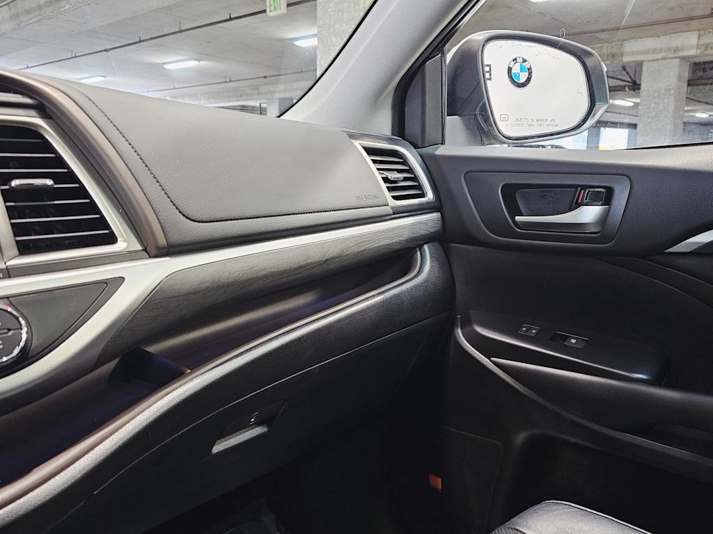 Thumbnail: 2019 Toyota Highlander - 25