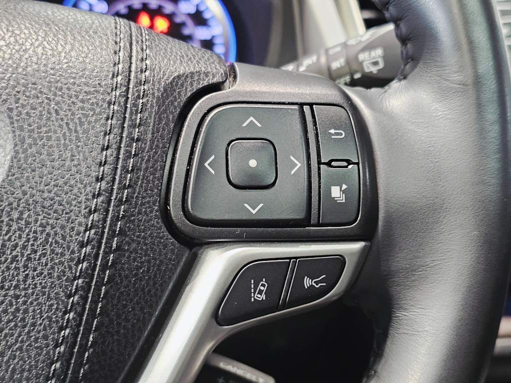 Thumbnail: 2019 Toyota Highlander - 20