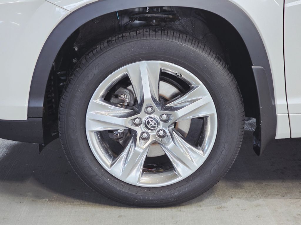 Thumbnail: 2019 Toyota Highlander - 7