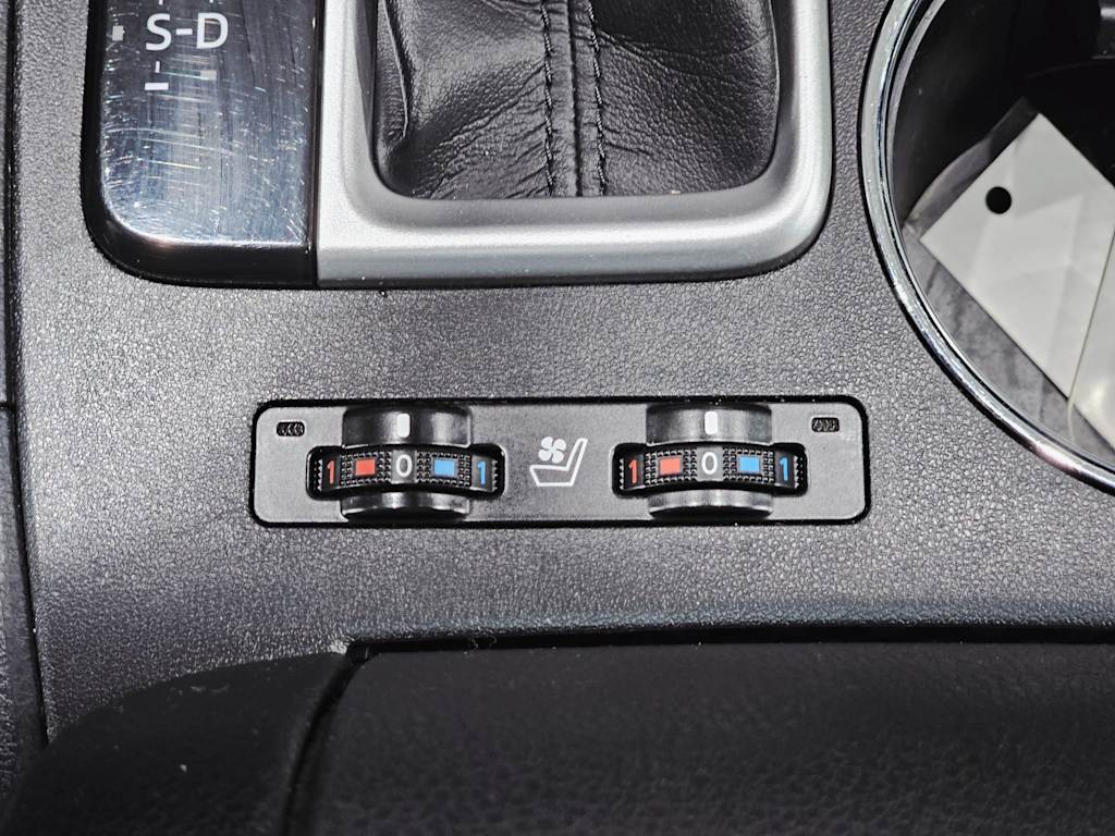 Thumbnail: 2019 Toyota Highlander - 23