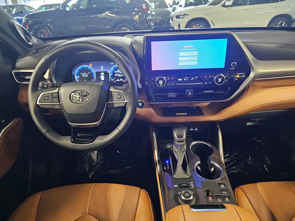 Thumbnail: 2024 Toyota Highlander - 10