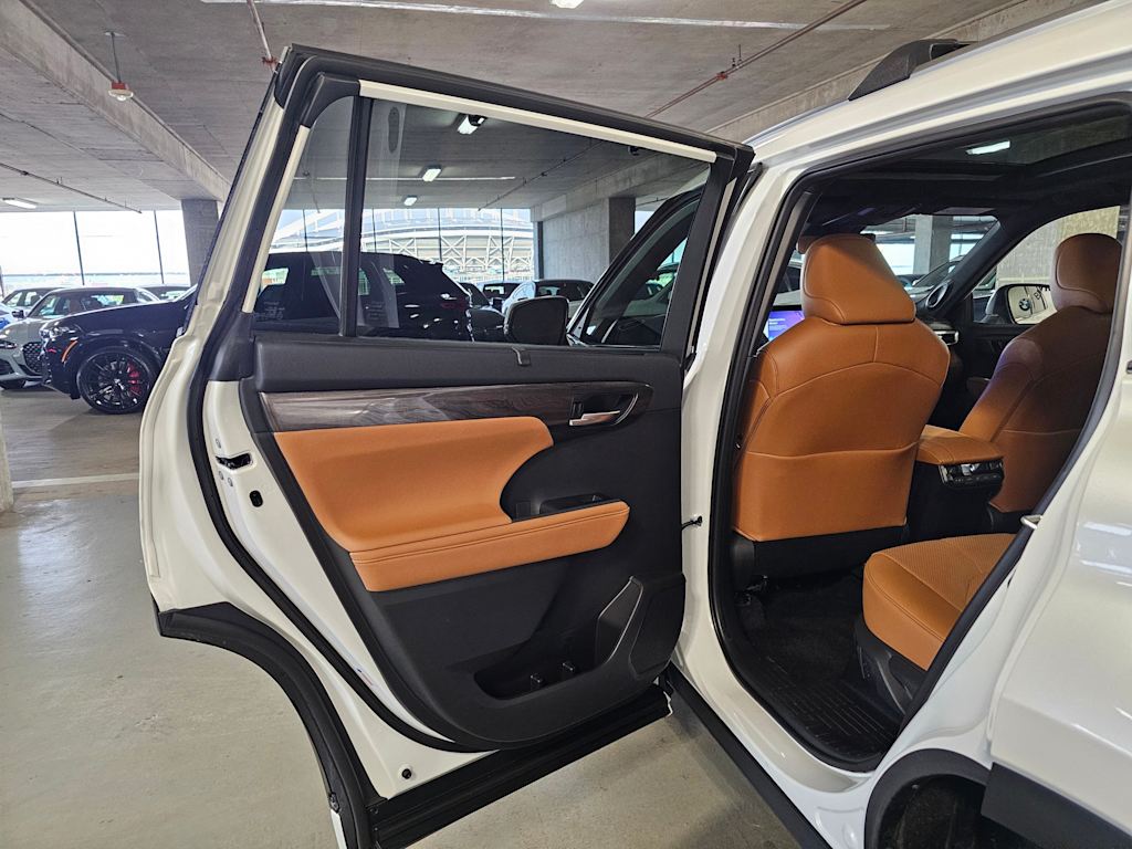 Thumbnail: 2024 Toyota Highlander - 13