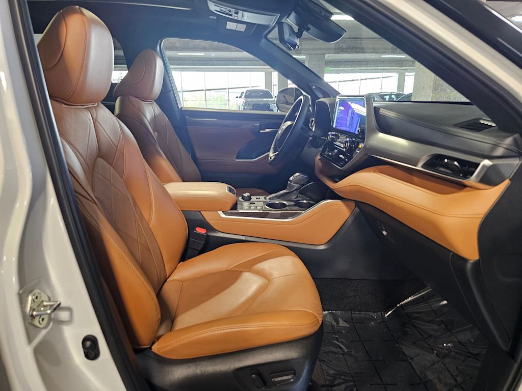 Thumbnail: 2024 Toyota Highlander - 35