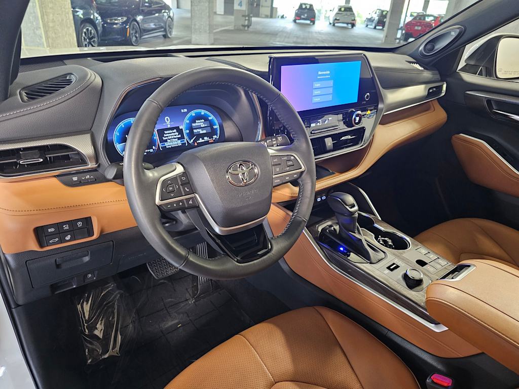 Thumbnail: 2024 Toyota Highlander - 2