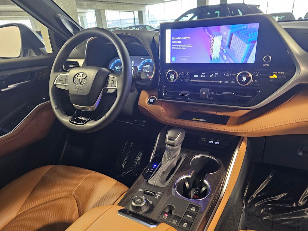 Thumbnail: 2024 Toyota Highlander - 15