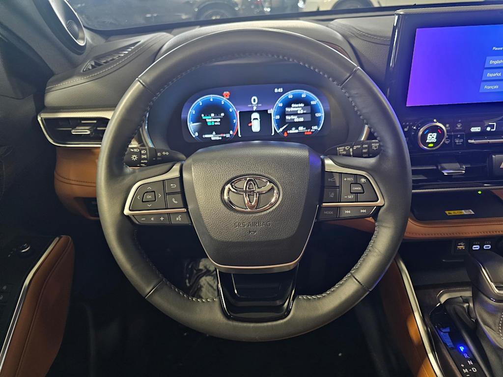 Thumbnail: 2024 Toyota Highlander - 14