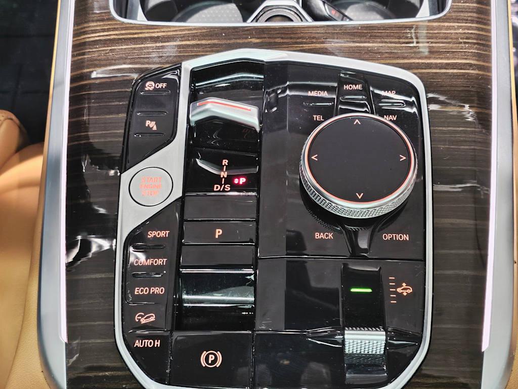 Thumbnail: 2024 BMW X7 - 24