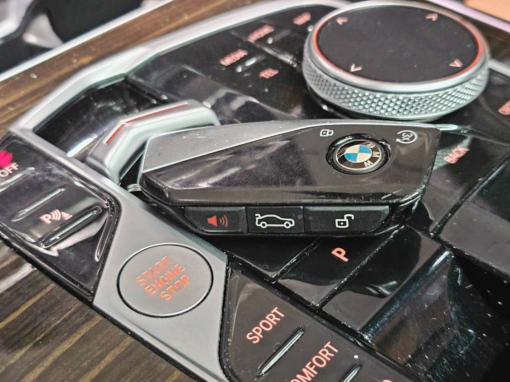 Thumbnail: 2024 BMW X7 - 14