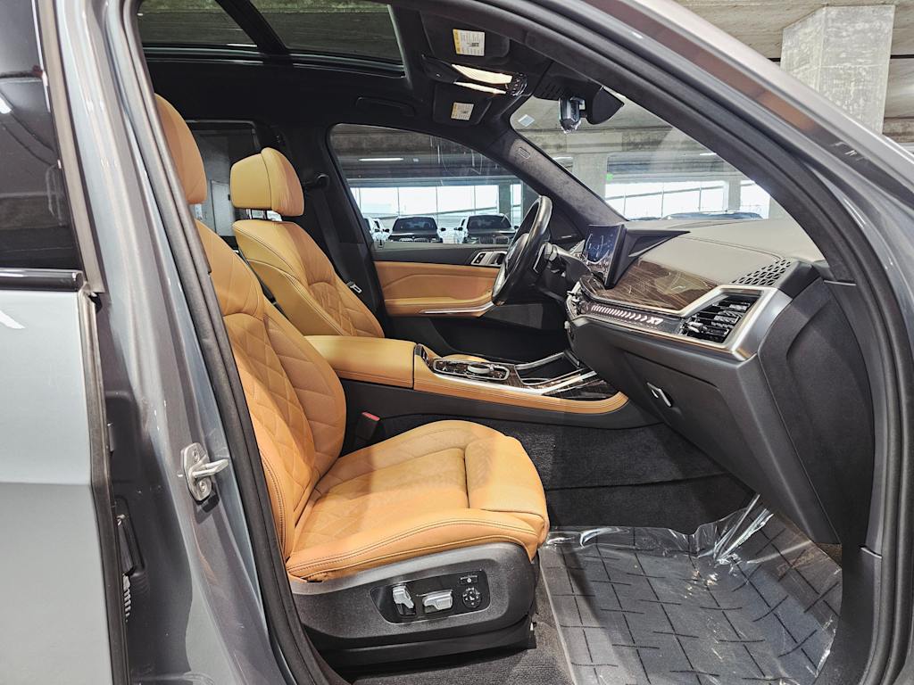 Thumbnail: 2024 BMW X7 - 11