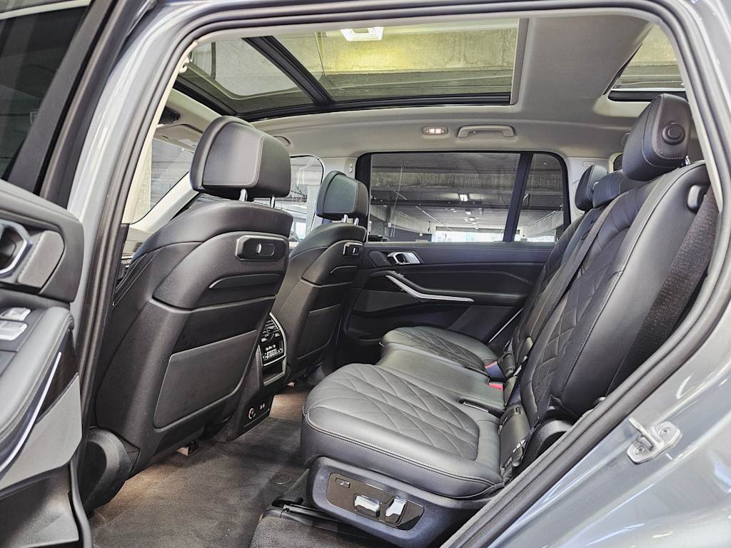 Thumbnail: 2024 BMW X7 - 12