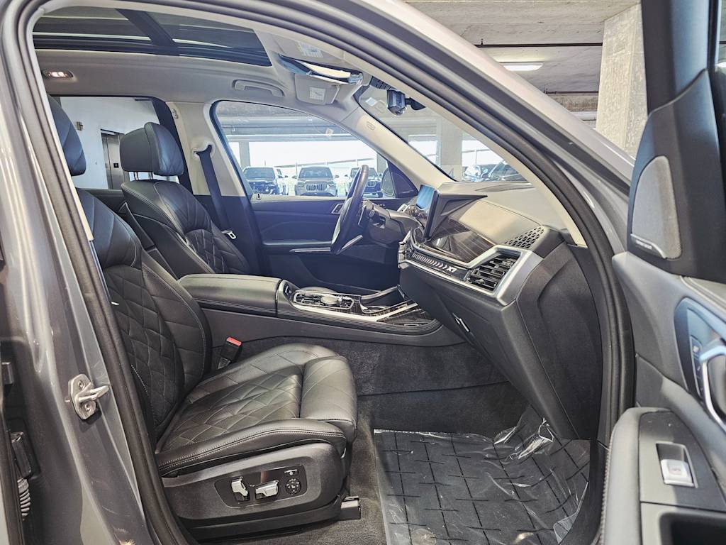 Thumbnail: 2024 BMW X7 - 11