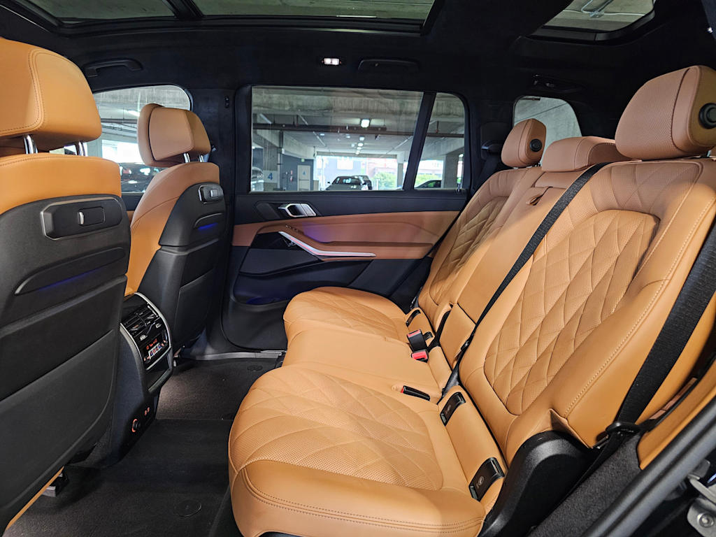 Thumbnail: 2024 BMW X7 - 13