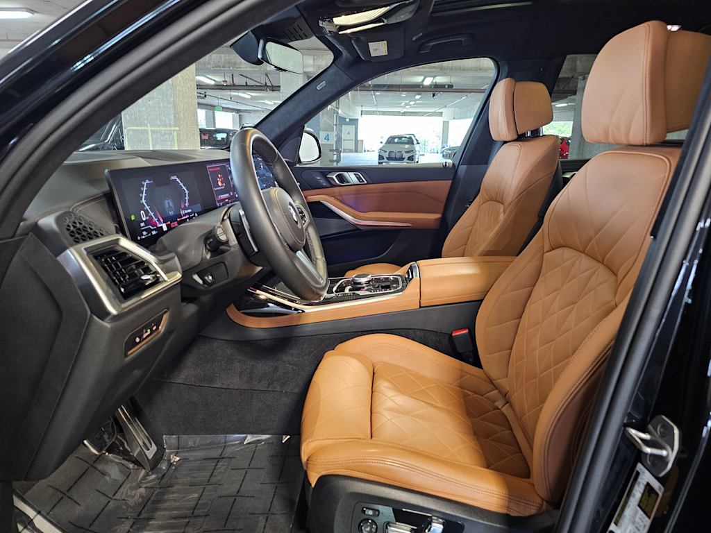 Thumbnail: 2024 BMW X7 - 11