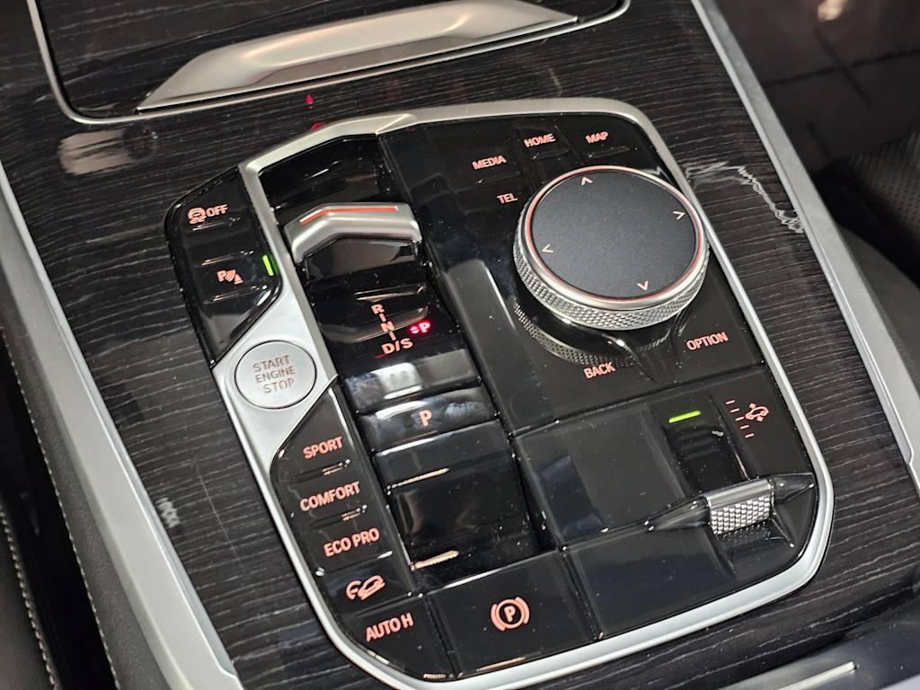 Thumbnail: 2024 BMW X7 - 16