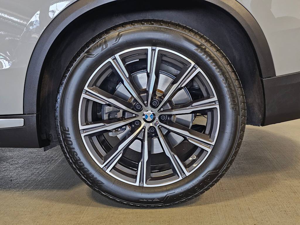 Thumbnail: 2025 BMW X5 - 8