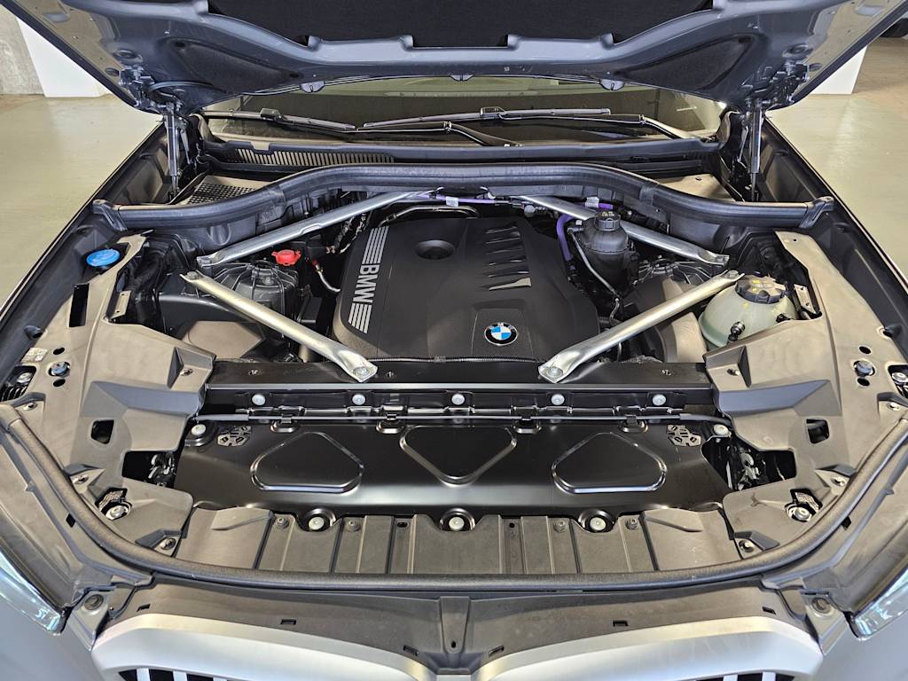Thumbnail: 2026 BMW X5 - 9