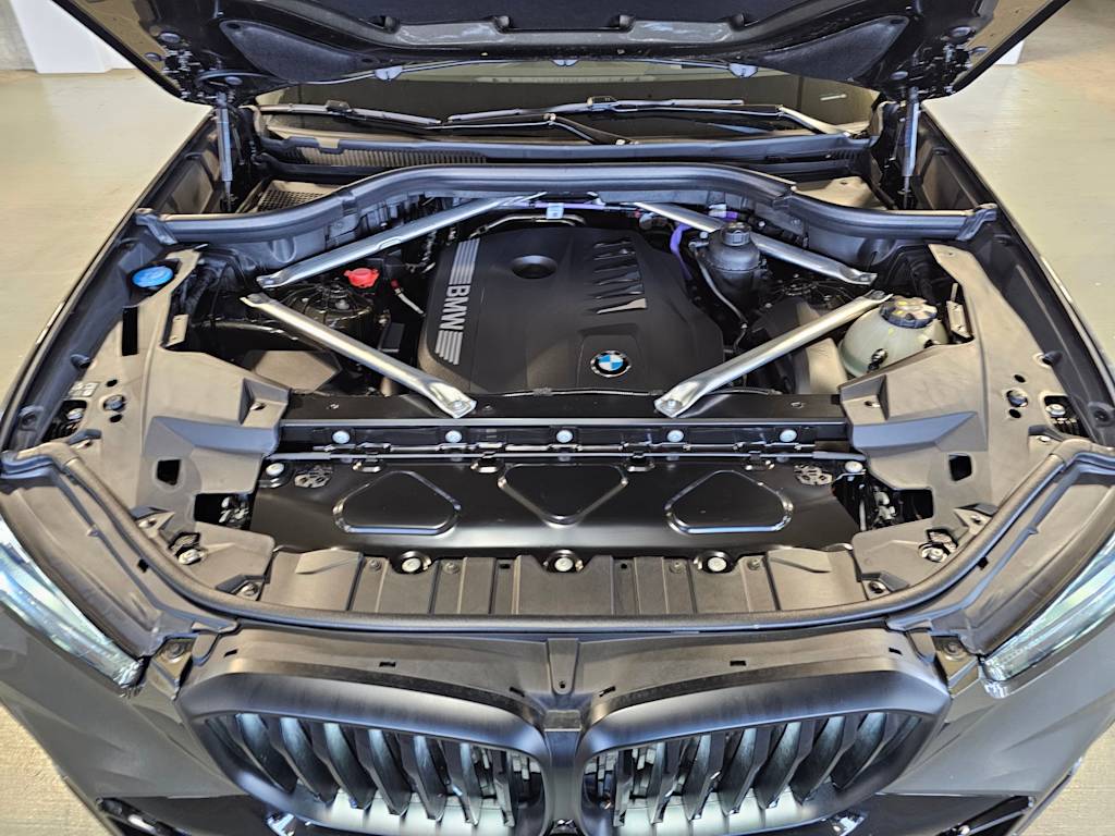 Thumbnail: 2026 BMW X5 - 8
