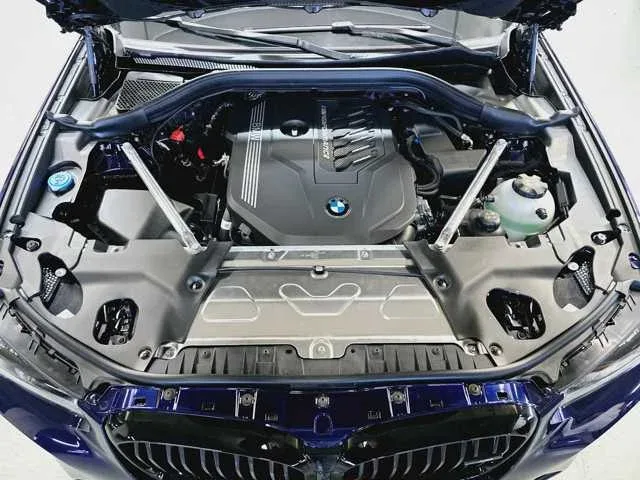 Thumbnail: 2025 BMW X4 - 8
