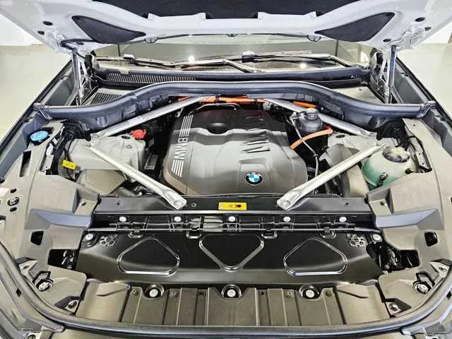 Thumbnail: 2025 BMW X5 - 8