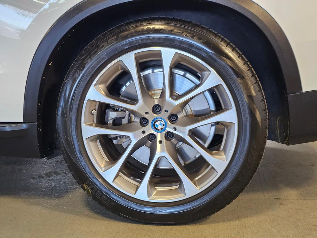 Thumbnail: 2024 BMW X5 - 8