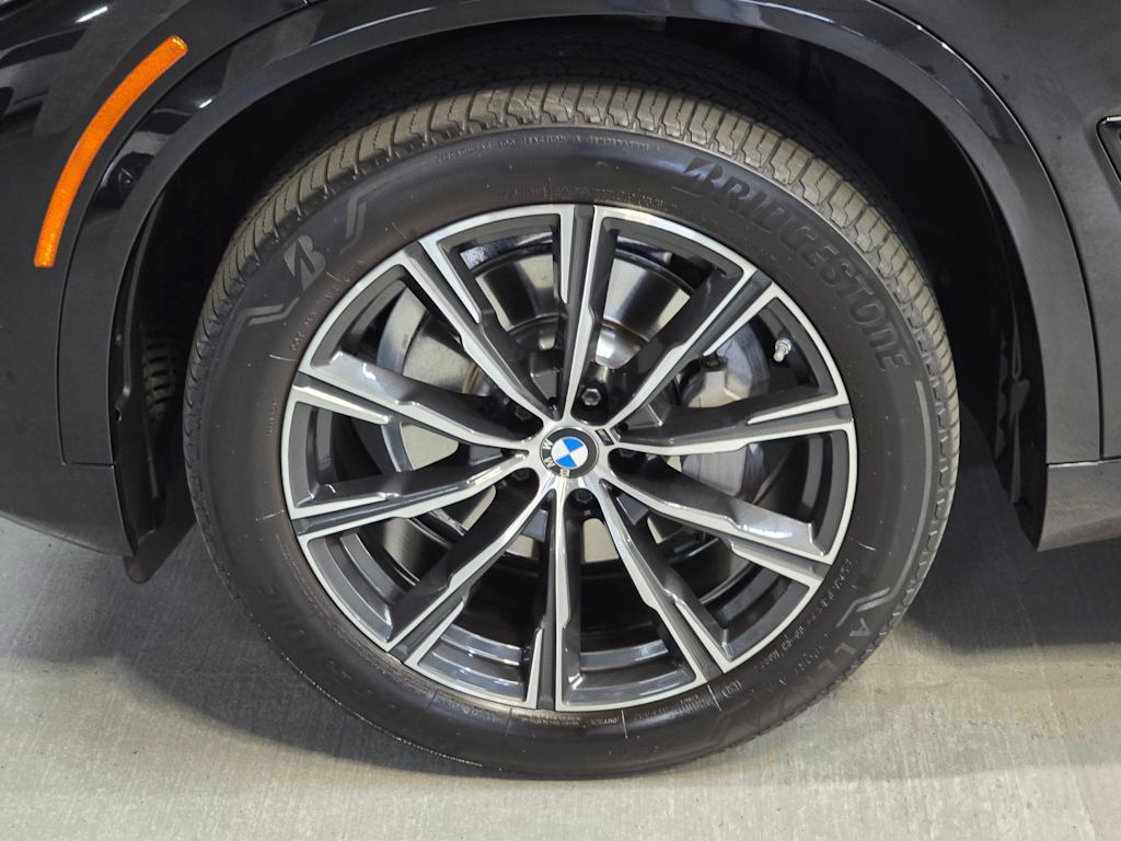 Thumbnail: 2022 BMW X5 - 8
